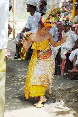 Dancing Bali Girl 0064 wm.jpg
